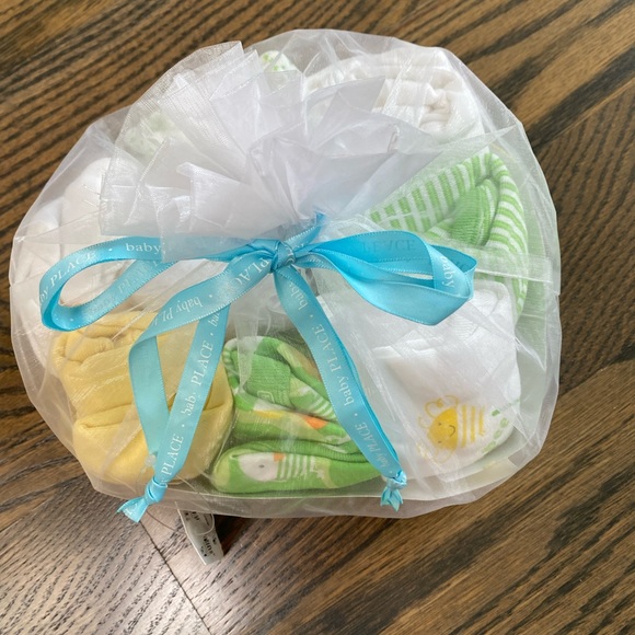 Children’s Place Gift set of 7 bodysuits - Picture 3 of 3